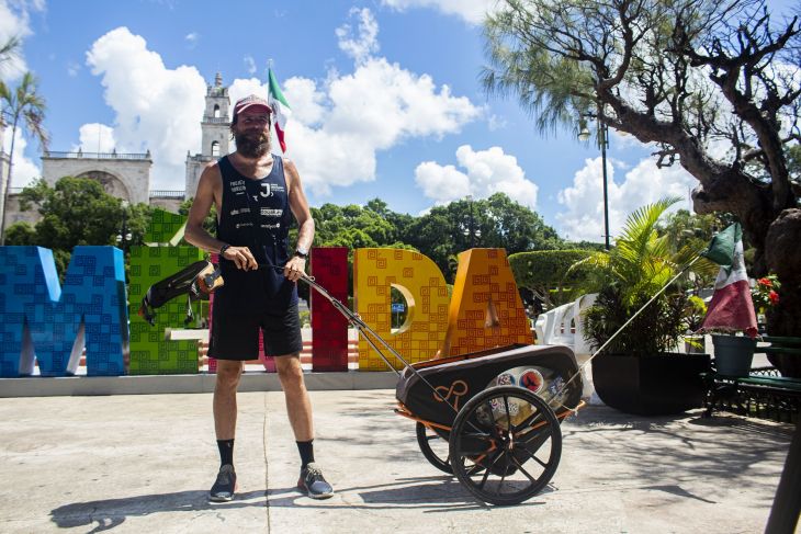 Forrest Gump alemán cumple 365 días viajando por el mundo al pisar Mérida